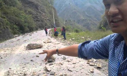 A Massive Earth Quake Hit Nepal Live Footage In Highway