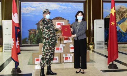 चीनको सहयोग, नेपाली सेनालाई मेडिकल सामाग्री