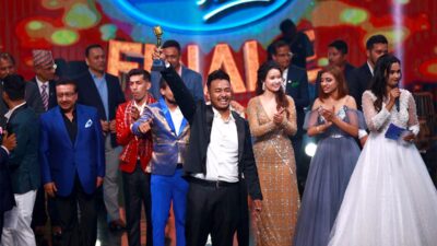 नेपाल आइडल सिजन–४ को विजेता बने भैरहवाका भूपेन्द्र थापा